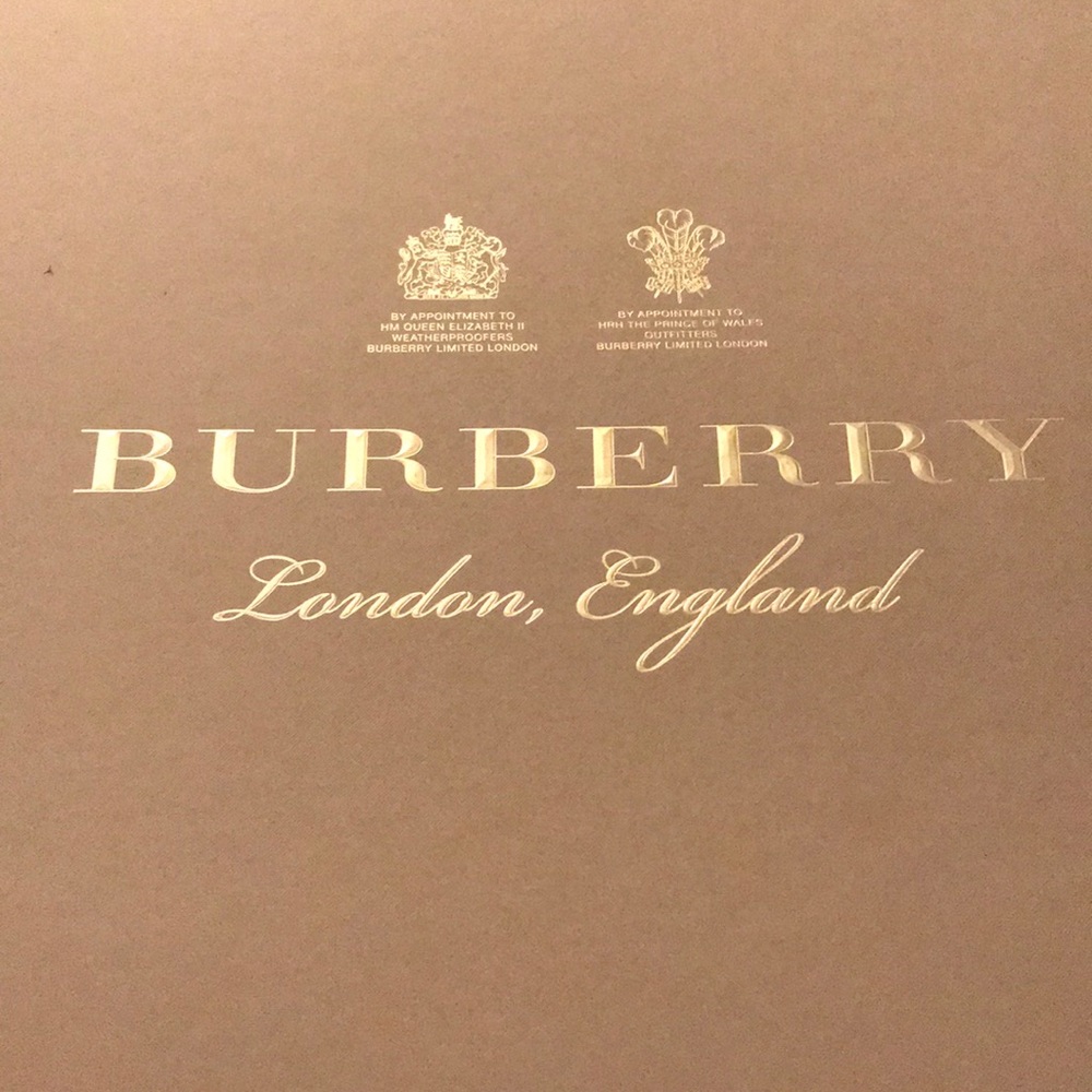 💯 Burberry Lightweight & Silk Scarf